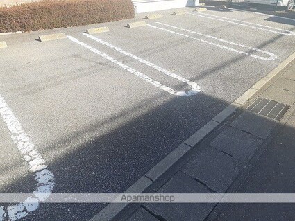 ジュネス絹の台[1R/30.5m2]の駐車場