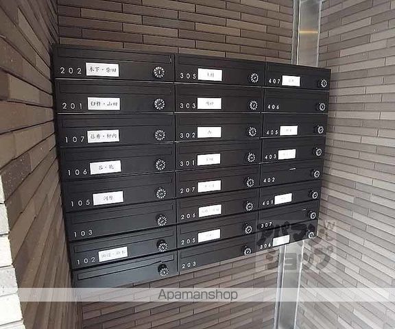 壬生朱雀町マンションの外観写真