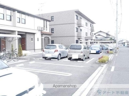 ステラ　アイ[1LDK/43.8m2]の駐車場1