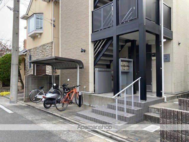 レオネクストルナの玄関写真