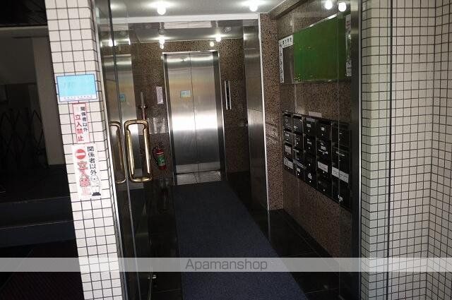 共和ホームズ延寿御茶ノ水の玄関写真