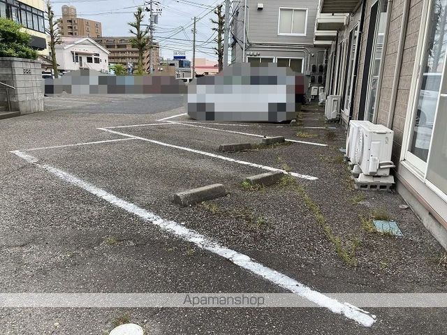 オーグ県庁前の外観写真