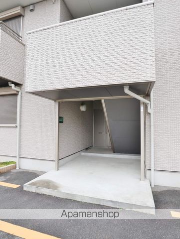 アバンミモザA・Bの玄関写真