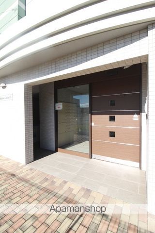 SHALLOW GARDEN B棟の玄関写真
