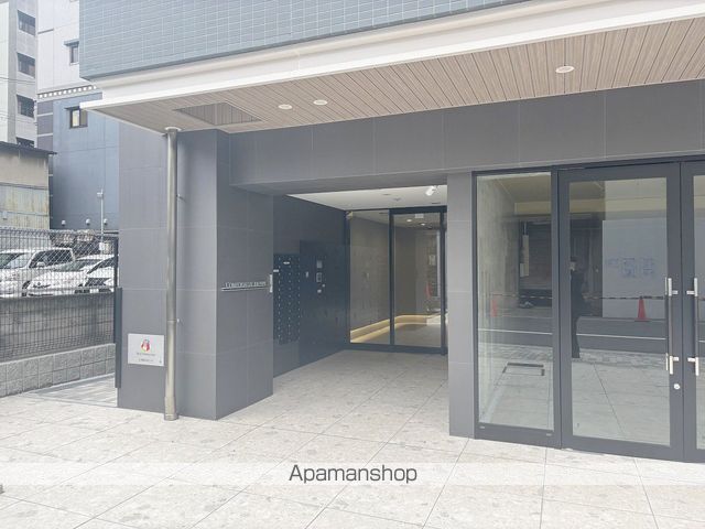 COMFORIA RIB北浜平野町の玄関写真