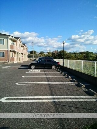 ビズ・コートＡ[2LDK/62.48m2]の駐車場2