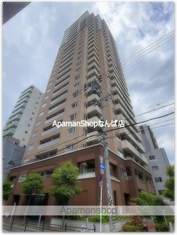 クロスレジデンス大阪新町の外観写真