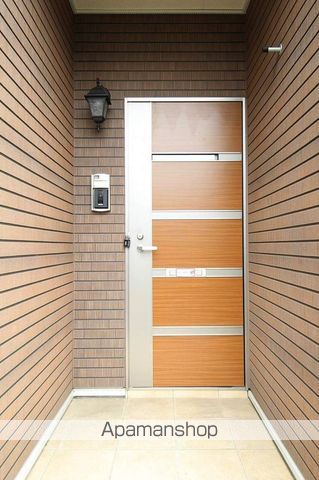 リヴァーイーストHORIIKEの玄関写真