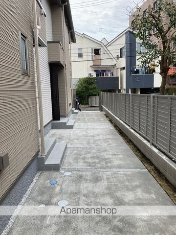 DWELL上北沢 A棟の玄関写真