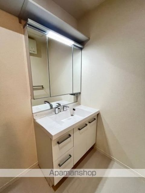 和歌山県和歌山市鷹匠町２丁目[2LDK/63.72m2]の洗面所