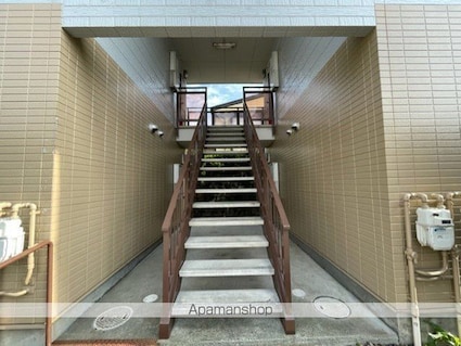 ユヌベルメゾン４[1R/20m2]のエントランス