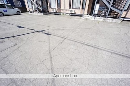 ピアヒルズⅡ[1LDK/38.16m2]の駐車場1