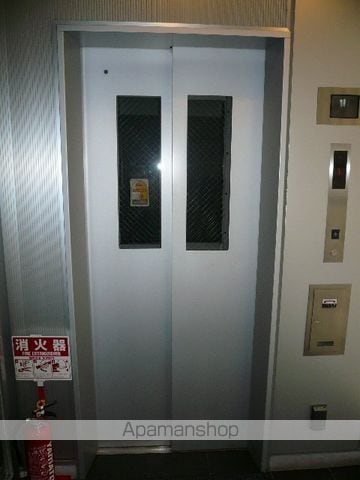 ラ・ヴィスタ西新宿の玄関写真