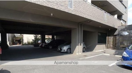 香川県高松市今里町１丁目[3LDK/74.56m2]の駐車場