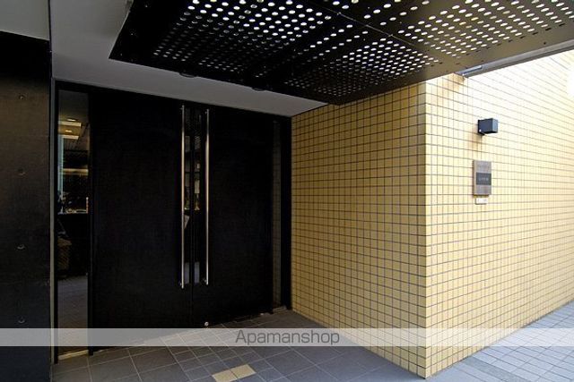 レジディア新宿イーストの玄関写真