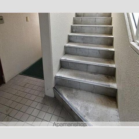 ビッグバーンズマンション月寒Iの玄関写真