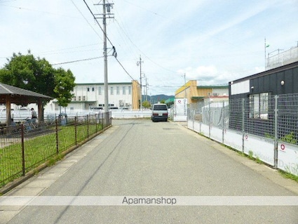 ブルク[1LDK/53.22m2]の周辺1