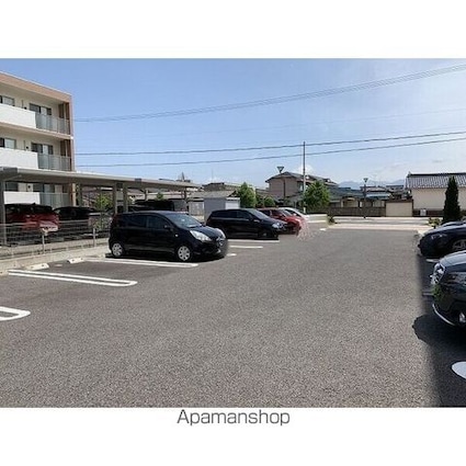 サミット栗田中央[2LDK/69.43m2]の駐車場2