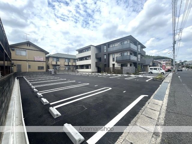 LUVERIAの外観写真
