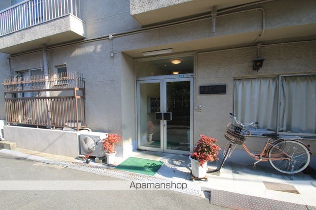 眞鍋マンションの玄関写真