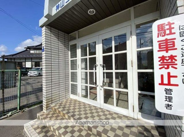 神山コスモビルの玄関写真