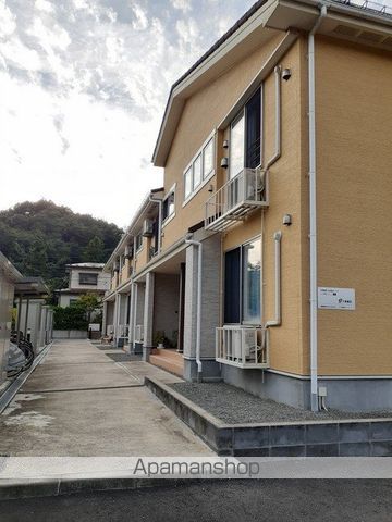 秋田市 2階建 築11年の玄関写真