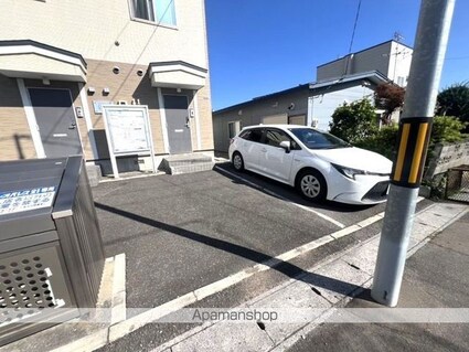 レオネクストエクシールⅢ[2LDK/52.17m2]の駐車場