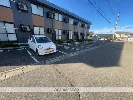 レオパレスナイアガラⅡ[1K/23.18m2]の駐車場