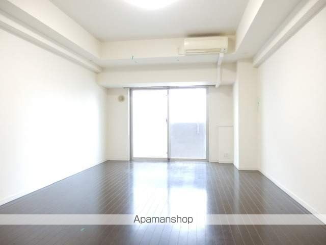 SIDE ONEの内装写真