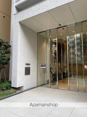 セイル淀屋橋の玄関写真