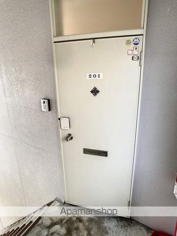 コーポエイト・ペトゥルの玄関写真