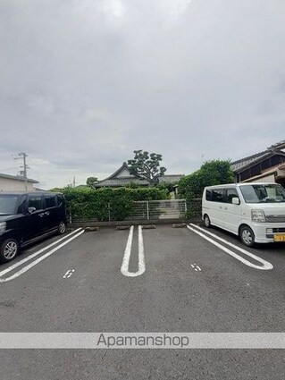フォンテーヌブロー[1R/32.9m2]の駐車場3