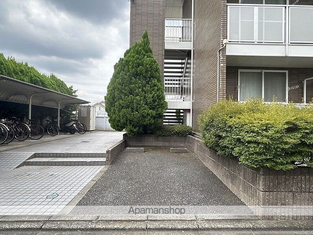 レオパレスクレストの玄関写真