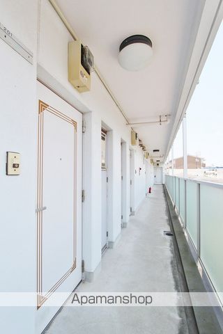 シャトル昭和町の玄関写真