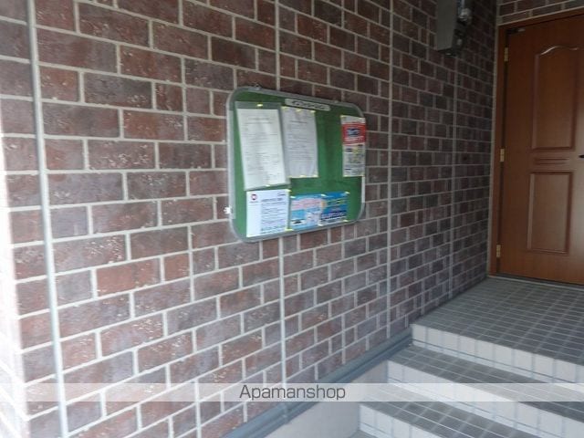 アムール万々 A棟の玄関写真