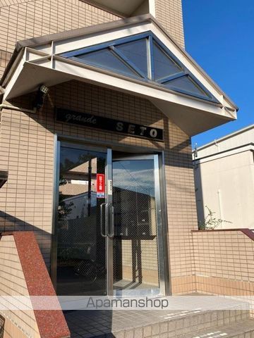 グランデ瀬戸の玄関写真