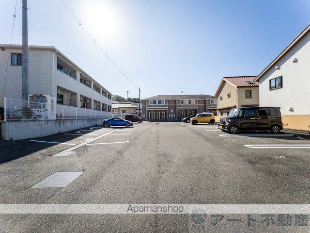 ランド・ヴェルジュ[1LDK/42.84m2]の駐車場3