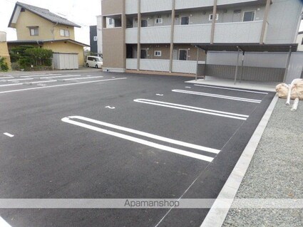 プリエ・ボヌール[1LDK/44.6m2]の駐車場