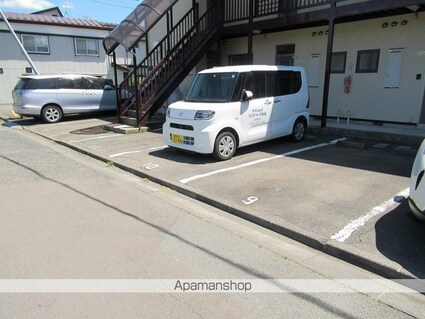 センターフィールドＢ[2DK/42.7m2]の駐車場1