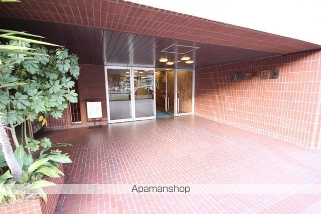 ポレスター広島の玄関写真