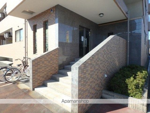 ファーストクラス白新町の玄関写真