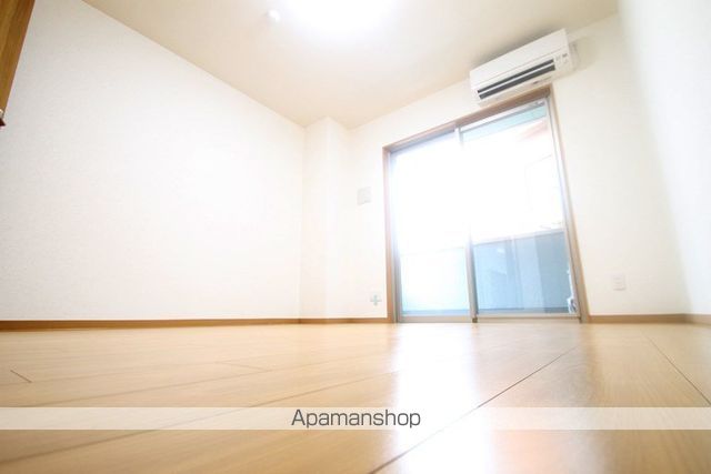 ロイヤルクイーンズパーク吹田片山町の内装写真