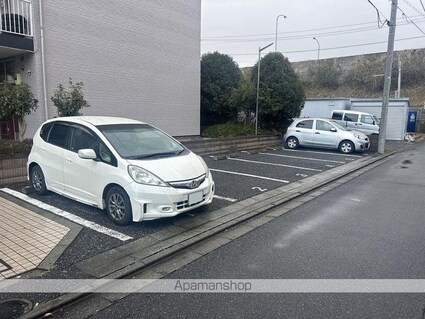 レオパレスメロディーベルイノⅡ[1K/20.28m2]の駐車場2