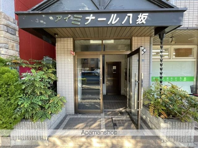 アイミナール八坂の玄関写真