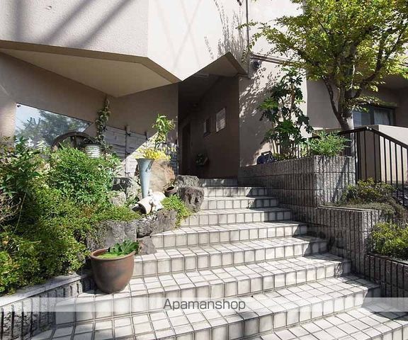 メゾンドール東条の玄関写真