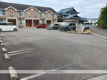 トレフル　Ｊ[2LDK/60.75m2]の駐車場