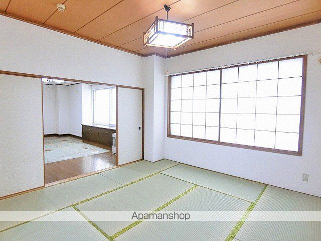 札幌市南区 3階建 築38年の内装写真