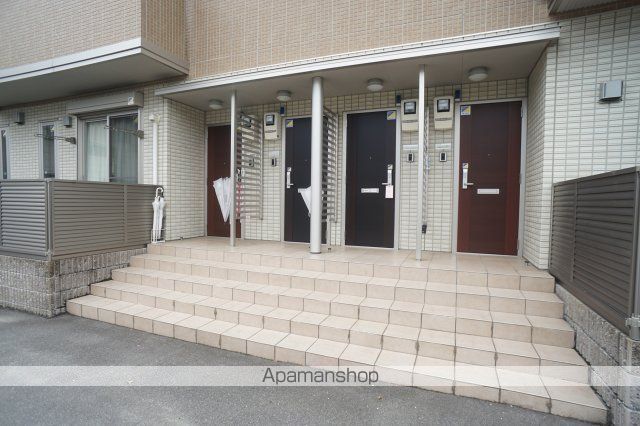ラフィーネ四条大路の玄関写真