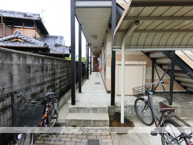 レオパレスアールズコートの玄関写真