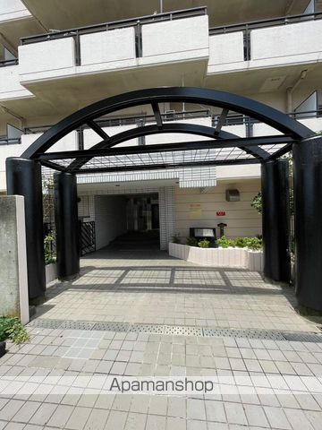 モンシャトー松戸の玄関写真
